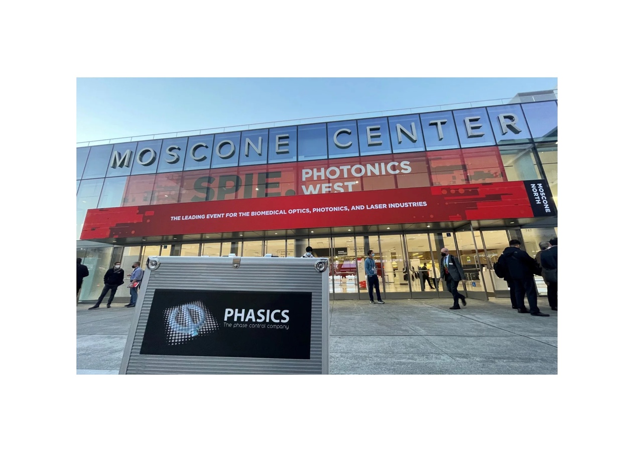 Image of SPIE Photonics West front banner with Phasics in front of it