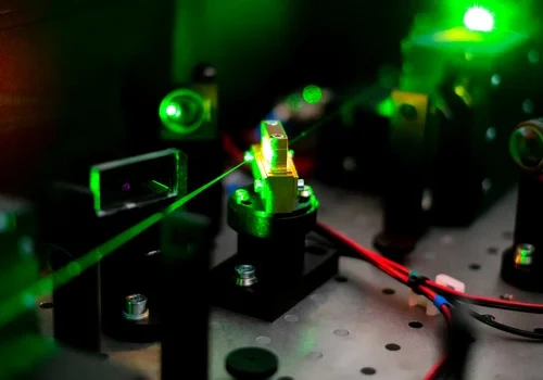 green laser going through a window to be qualified with SID4