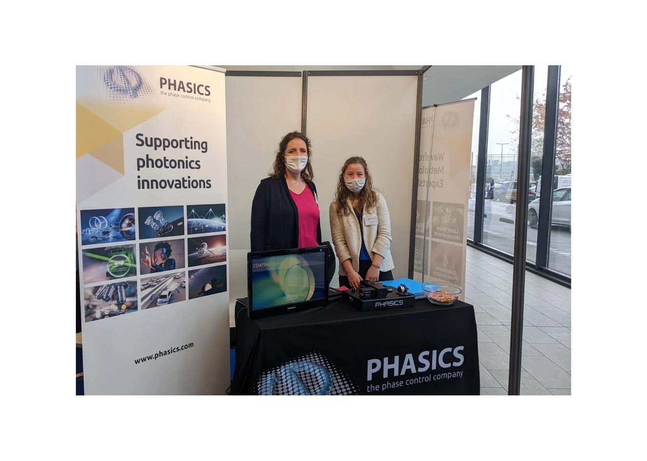 picture of Phasics booth during Forum de la Photonique, a French exhibition to meet with jobseekers in optics and photonics